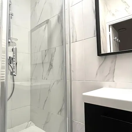 #2 Charmante Maison A 4 Min Metro 9 Holiday home *